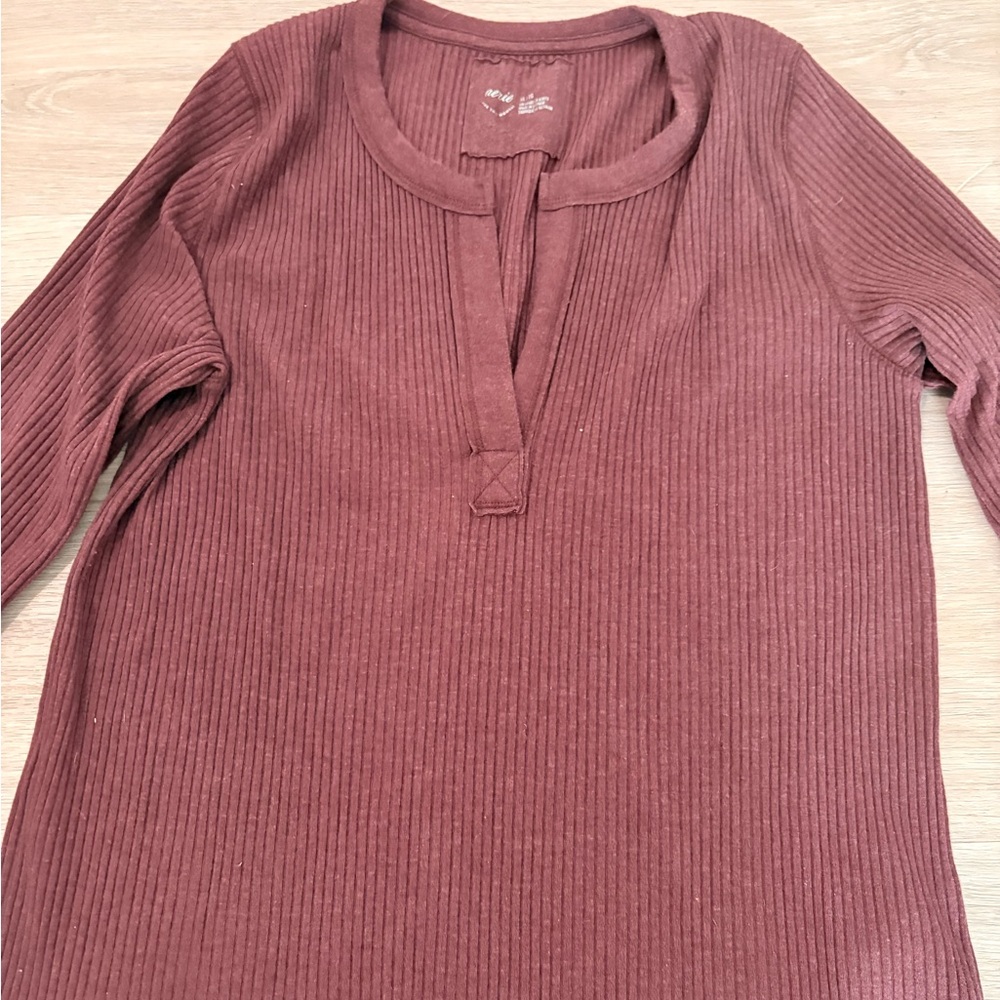Women's V-Neck Ribbed Top